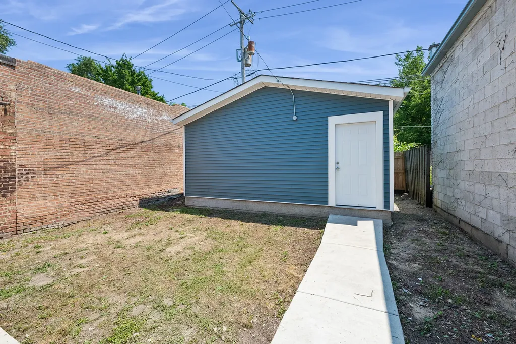 8243 South Halsted Street Chicago IL 60620