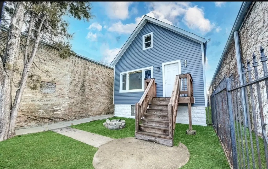 8243 South Halsted Street Chicago IL 60620