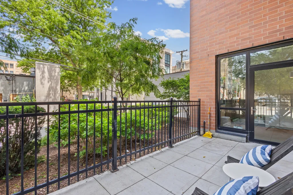 1648 West Division Street Chicago IL 60622