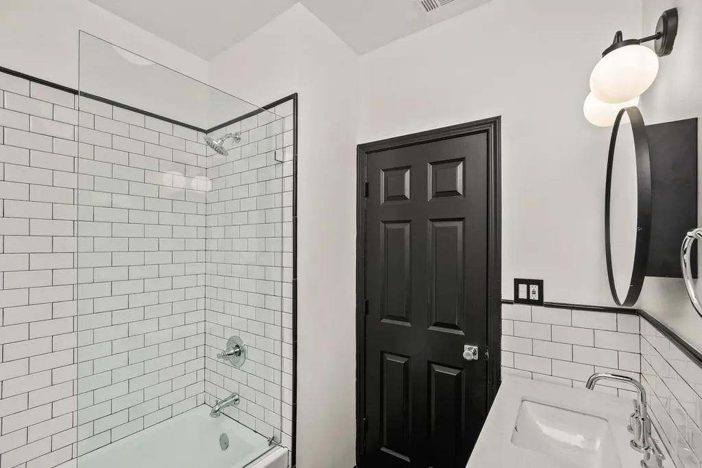 6808 South Paxton Avenue Chicago IL 60649