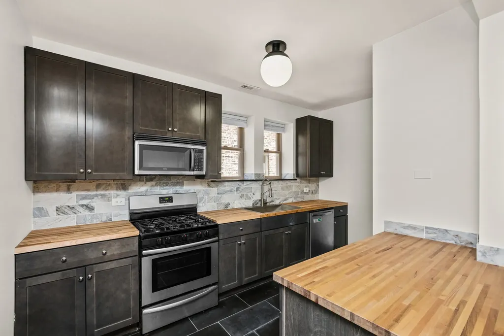 6808 South Paxton Avenue Chicago IL 60649