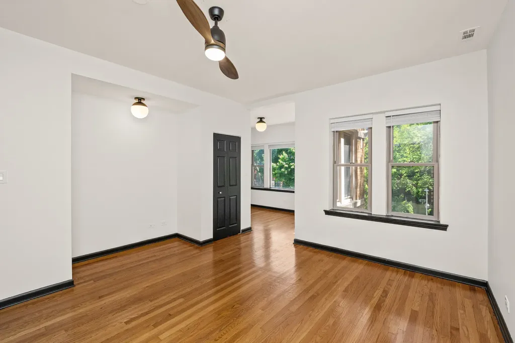 6808 South Paxton Avenue Chicago IL 60649