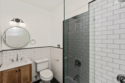 6808 South Paxton Avenue Chicago IL 60649