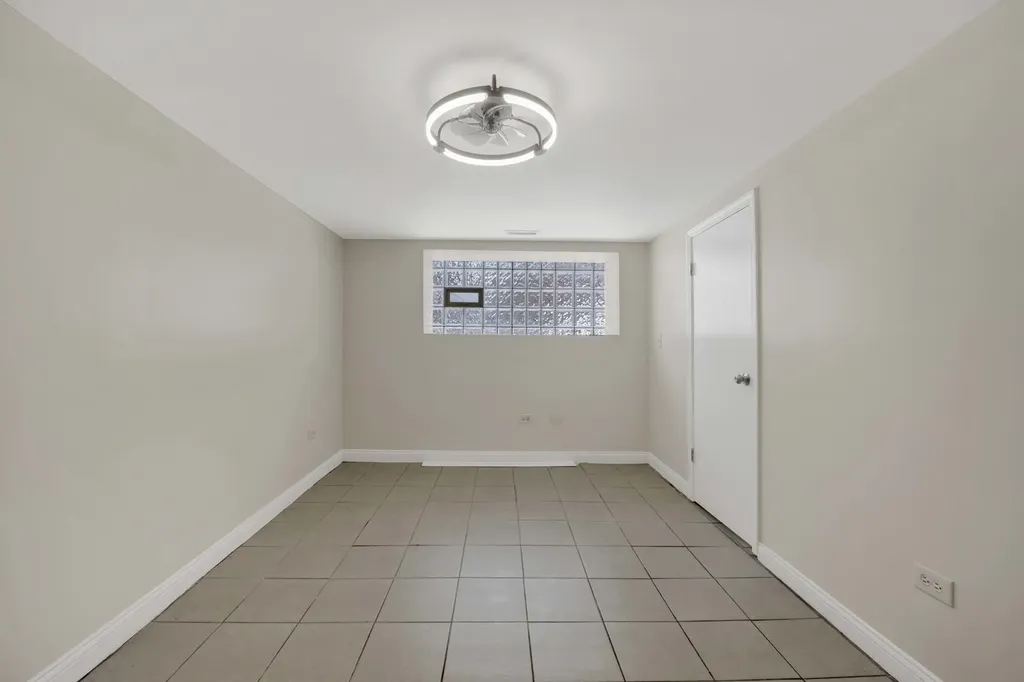 614 South Loomis Street Chicago IL 60607