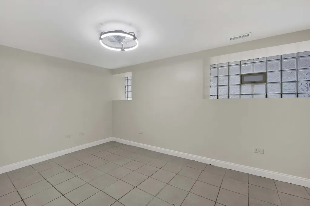 614 South Loomis Street Chicago IL 60607
