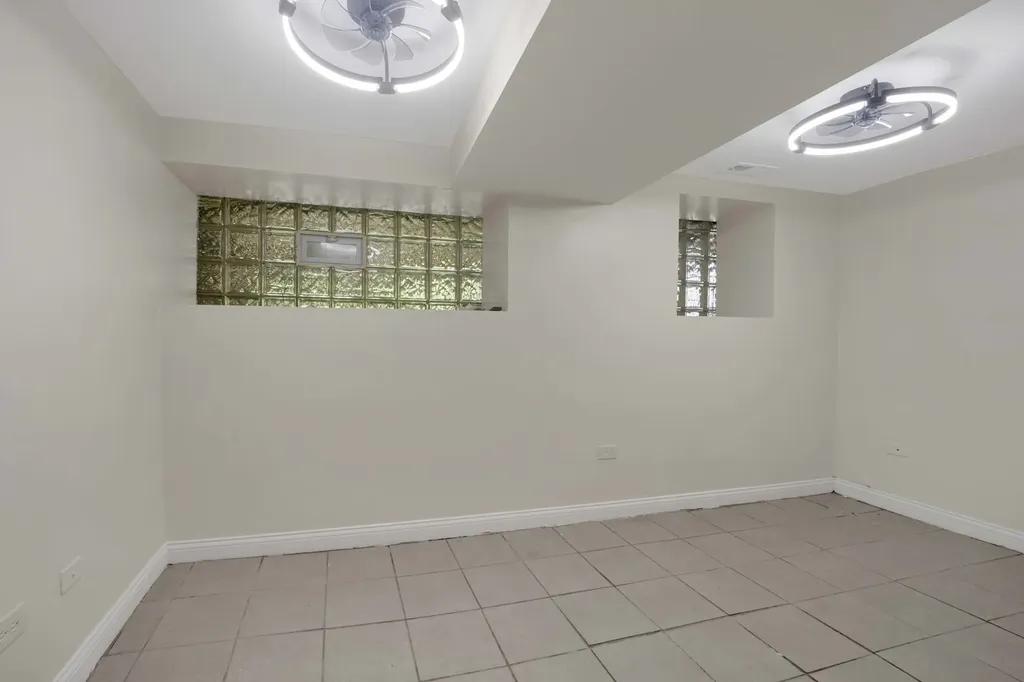 614 South Loomis Street Chicago IL 60607