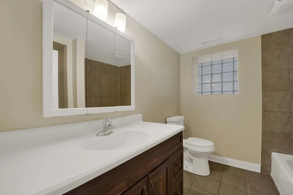 614 South Loomis Street Chicago IL 60607