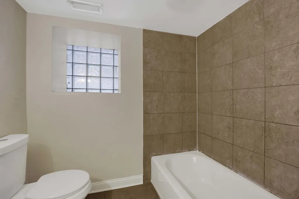 614 South Loomis Street Chicago IL 60607
