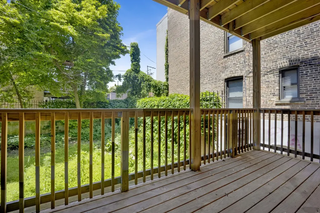 614 South Loomis Street Chicago IL 60607