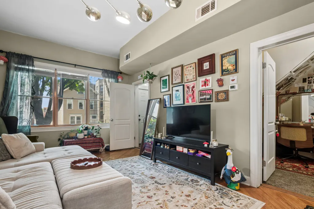 3013 North Racine Avenue Chicago IL 60657