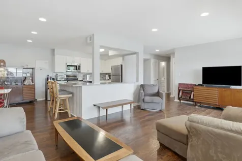 925 Spring Hill Drive Northbrook IL 60062