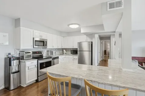 925 Spring Hill Drive Northbrook IL 60062