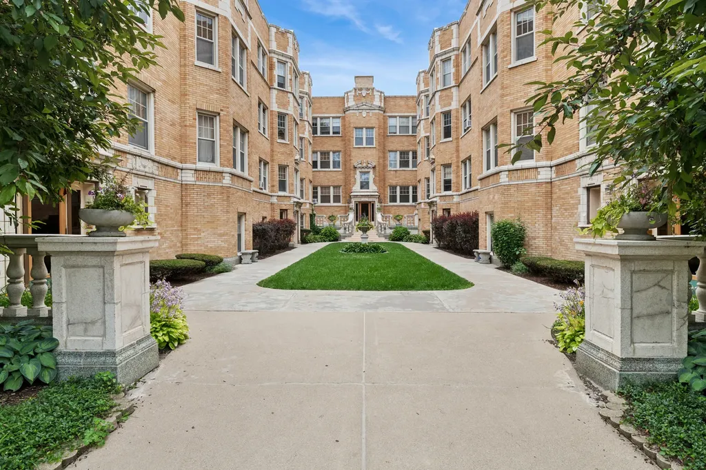 245 Washington Boulevard Oak Park IL 60302