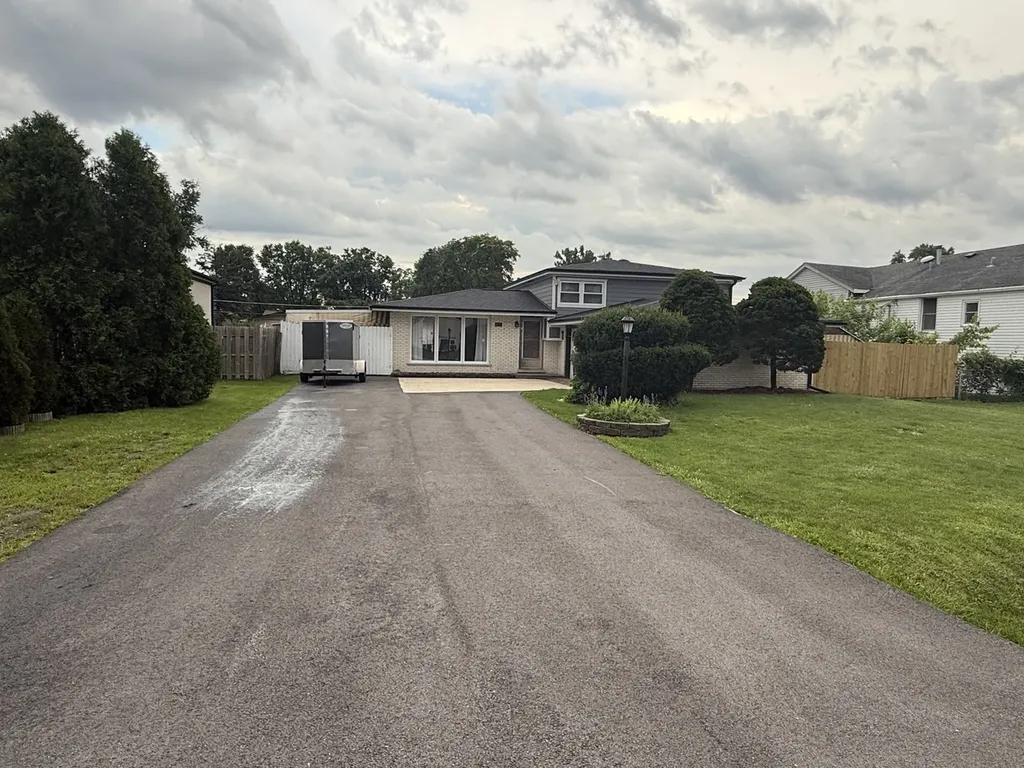 8817 West 84th Street Justice IL 60458