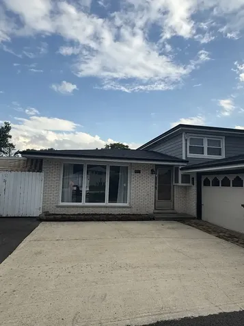 8817 West 84th Street Justice IL 60458