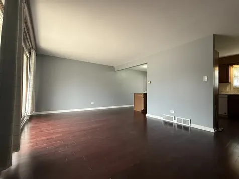 8817 West 84th Street Justice IL 60458