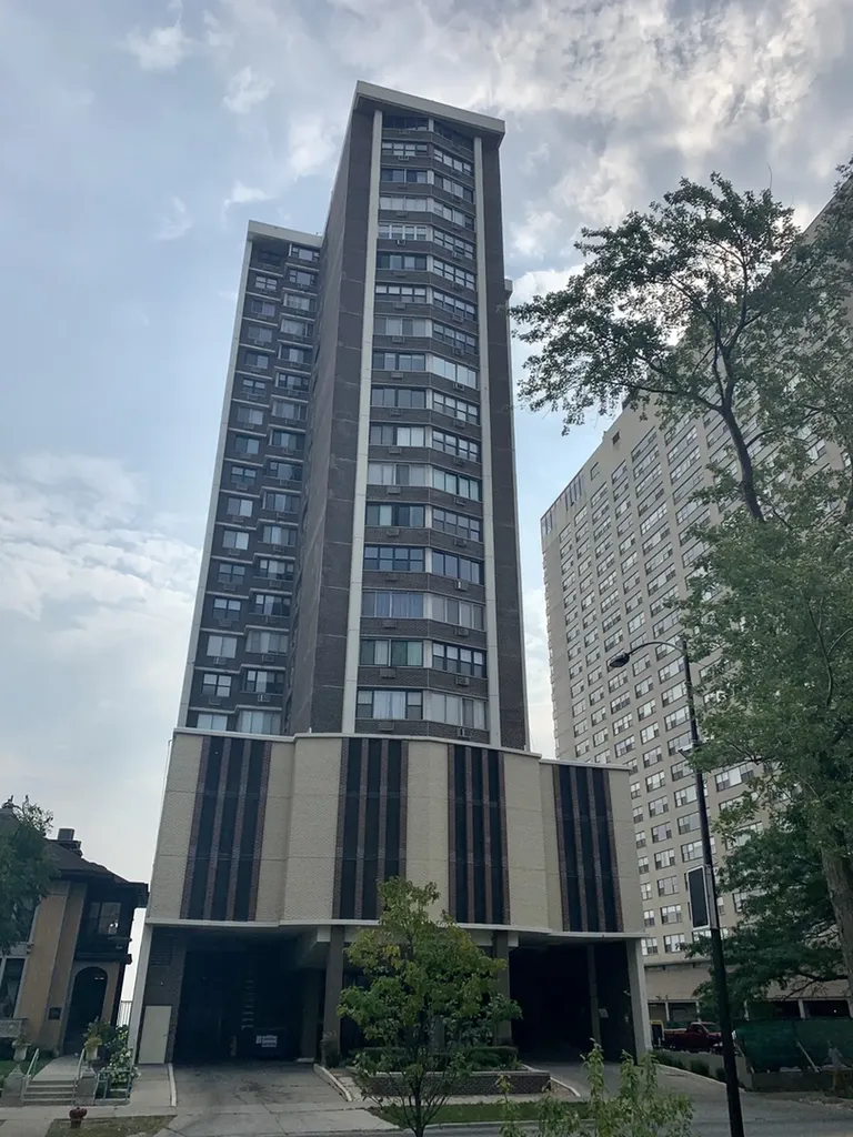 6325 North Sheridan Road Chicago IL 60660