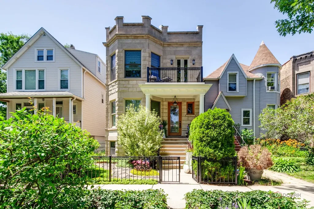 4448 North Tripp Avenue Chicago IL 60630