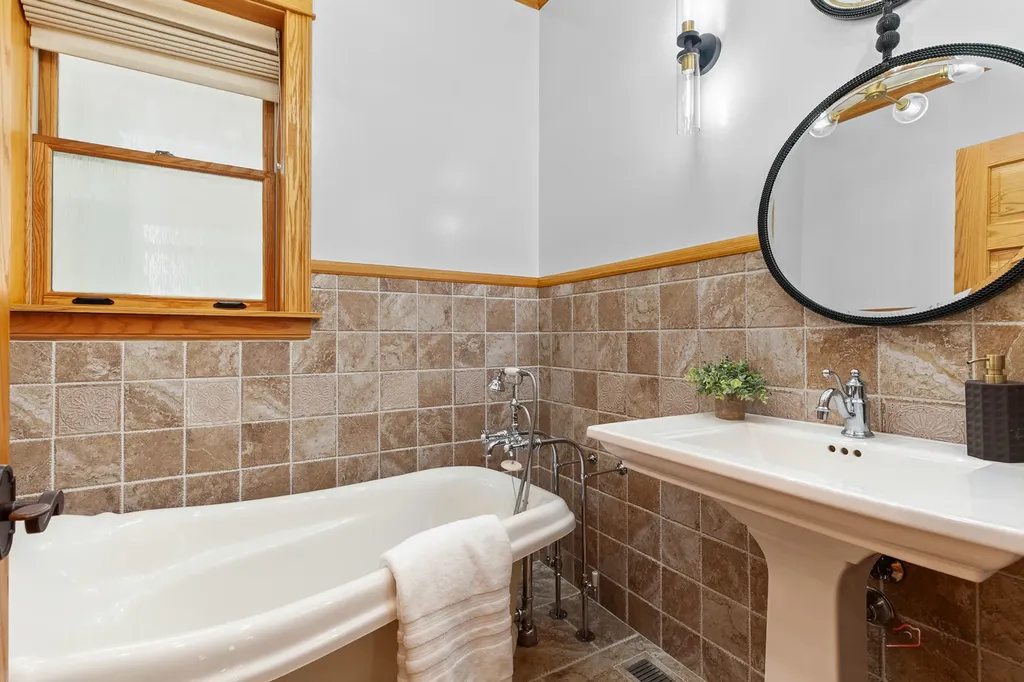 4448 North Tripp Avenue Chicago IL 60630