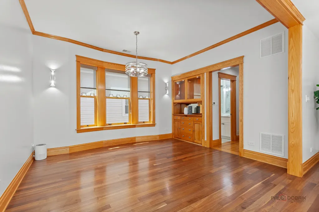 4448 North Tripp Avenue Chicago IL 60630