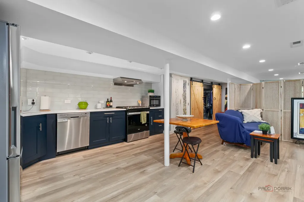 4448 North Tripp Avenue Chicago IL 60630