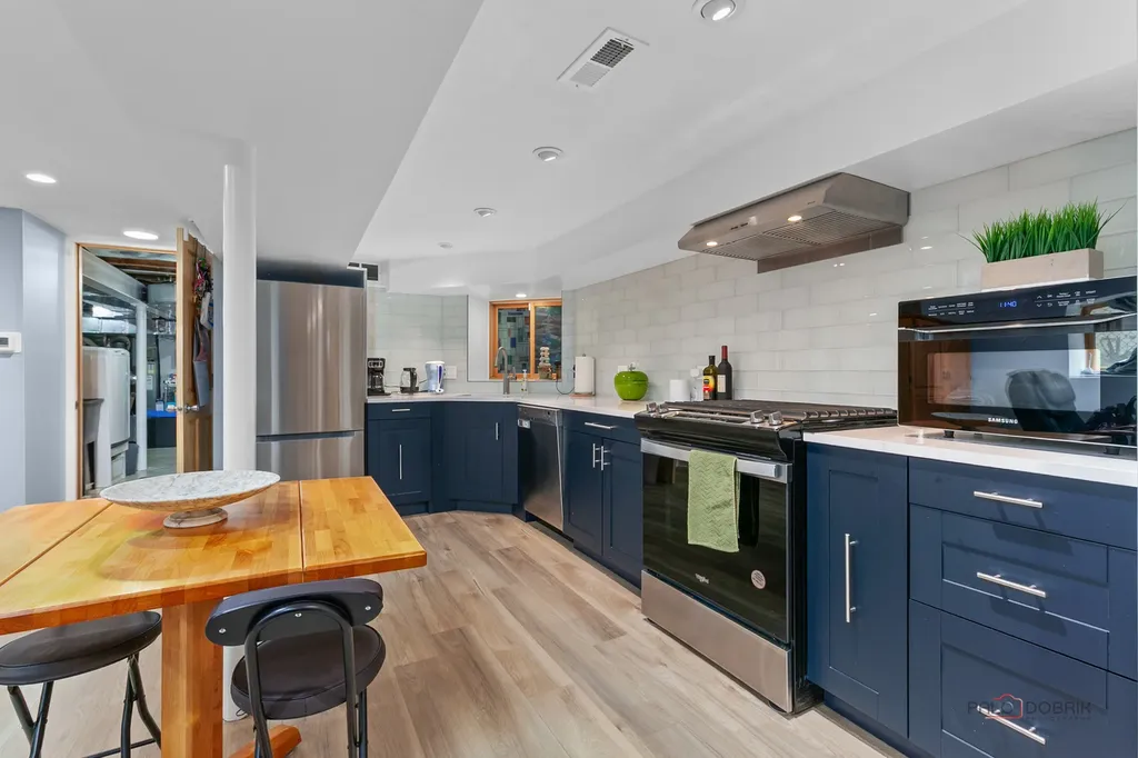 4448 North Tripp Avenue Chicago IL 60630