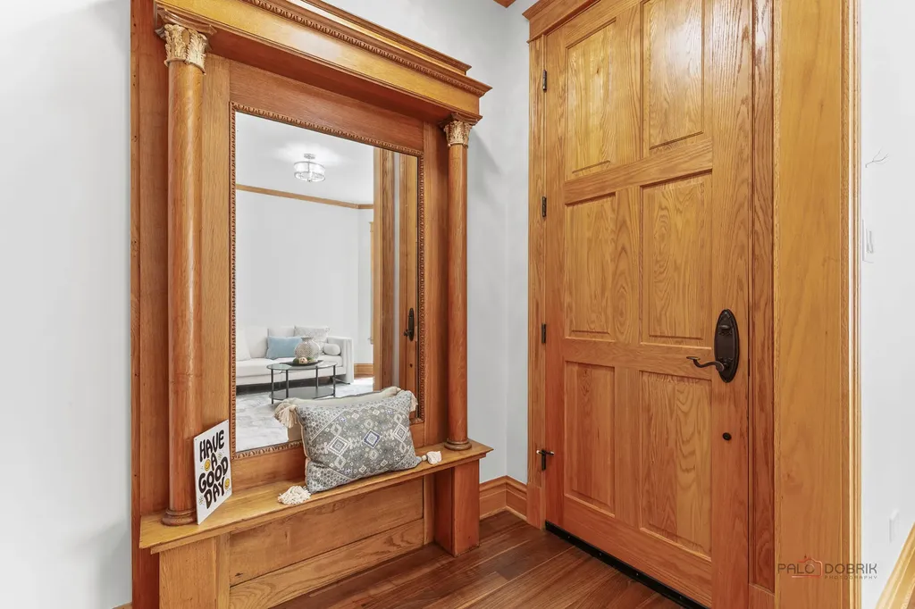 4448 North Tripp Avenue Chicago IL 60630