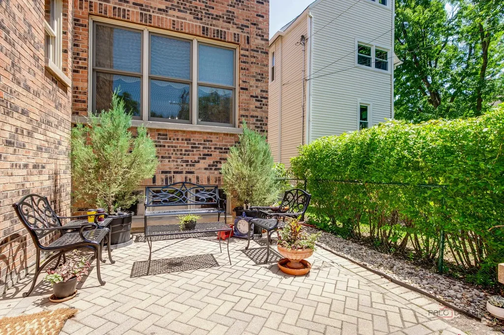 4448 North Tripp Avenue Chicago IL 60630