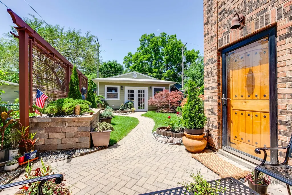 4448 North Tripp Avenue Chicago IL 60630
