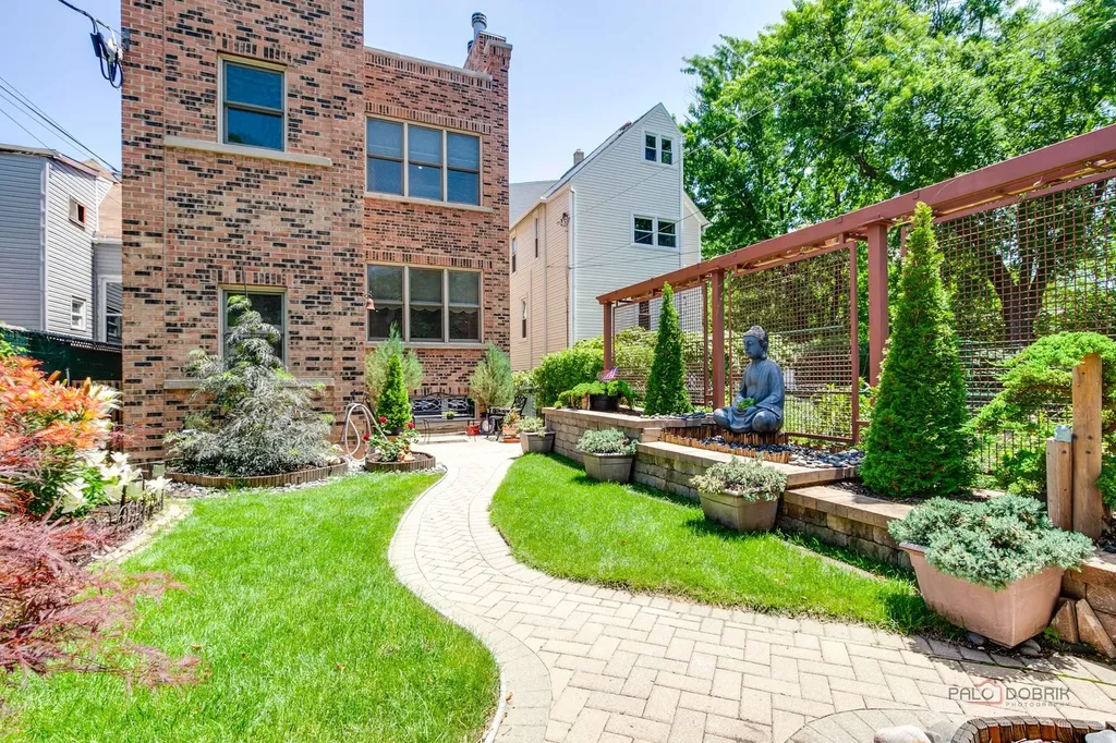4448 North Tripp Avenue Chicago IL 60630