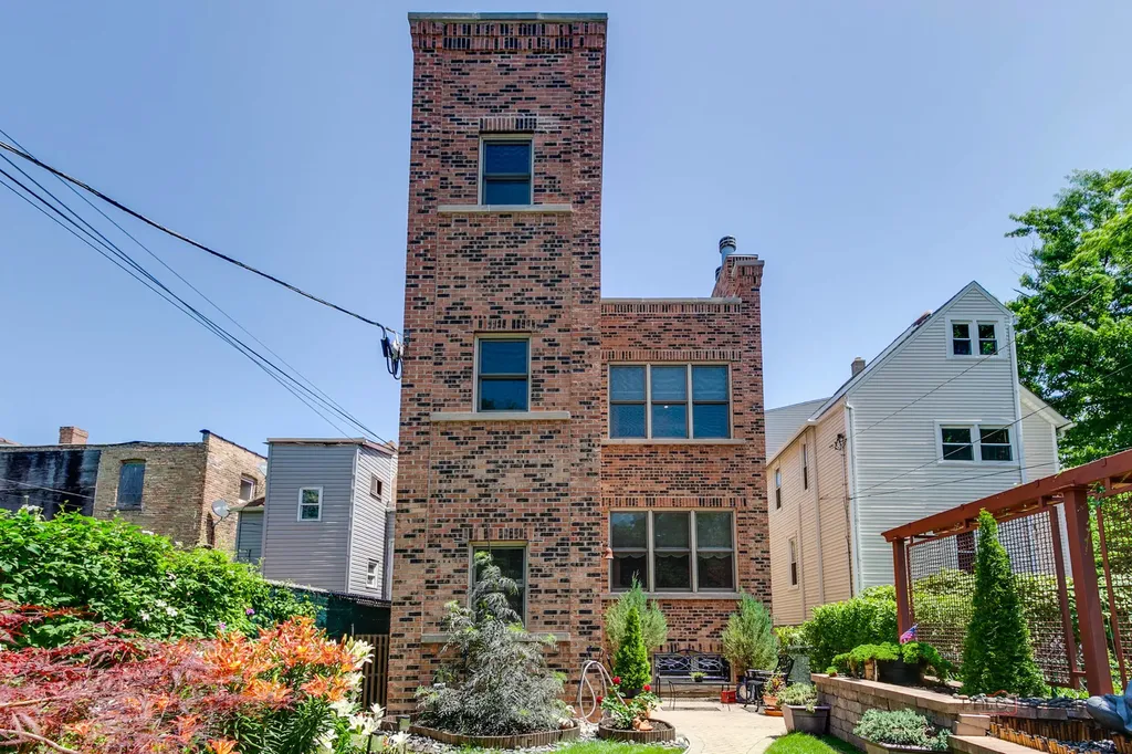 4448 North Tripp Avenue Chicago IL 60630