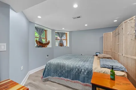 4448 North Tripp Avenue Chicago IL 60630