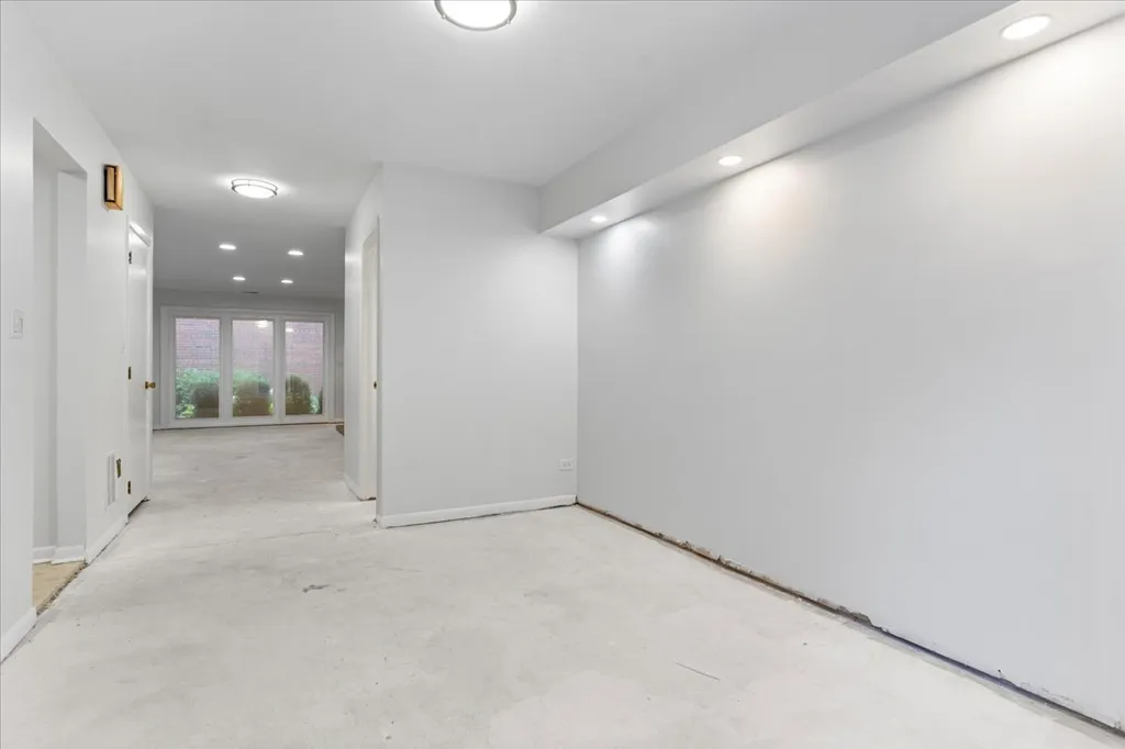 334 West Barry Avenue Chicago IL 60657
