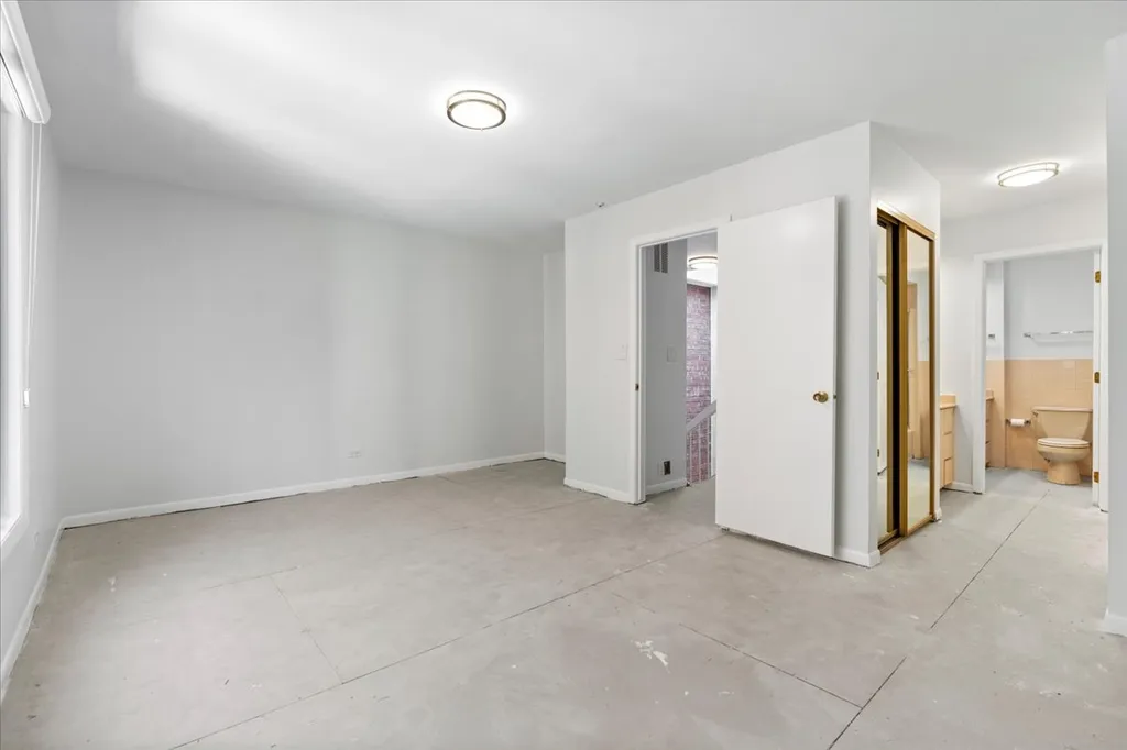 334 West Barry Avenue Chicago IL 60657