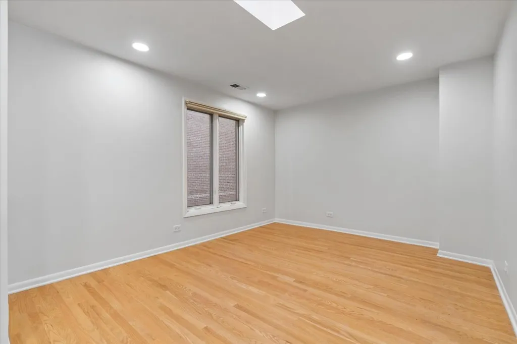 334 West Barry Avenue Chicago IL 60657