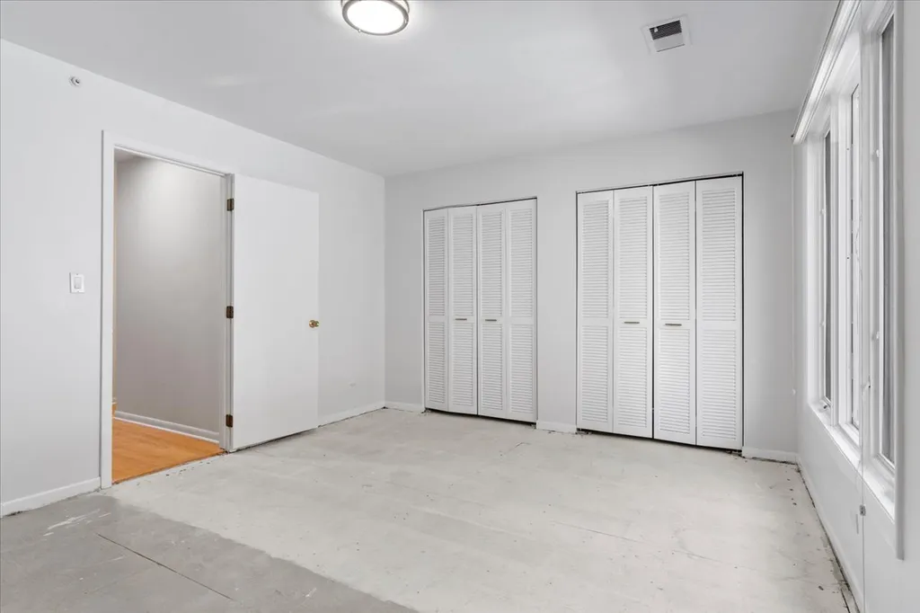 334 West Barry Avenue Chicago IL 60657