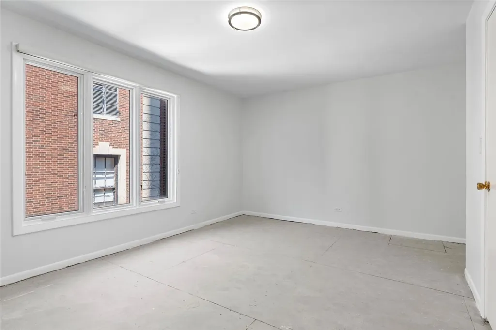 334 West Barry Avenue Chicago IL 60657