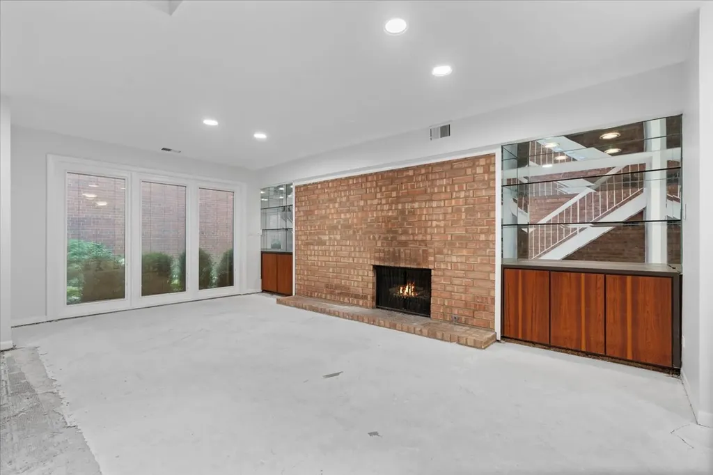 334 West Barry Avenue Chicago IL 60657