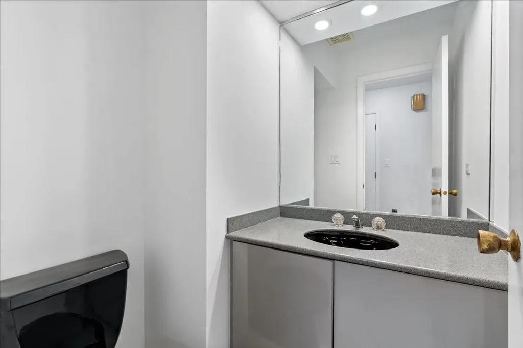 334 West Barry Avenue Chicago IL 60657