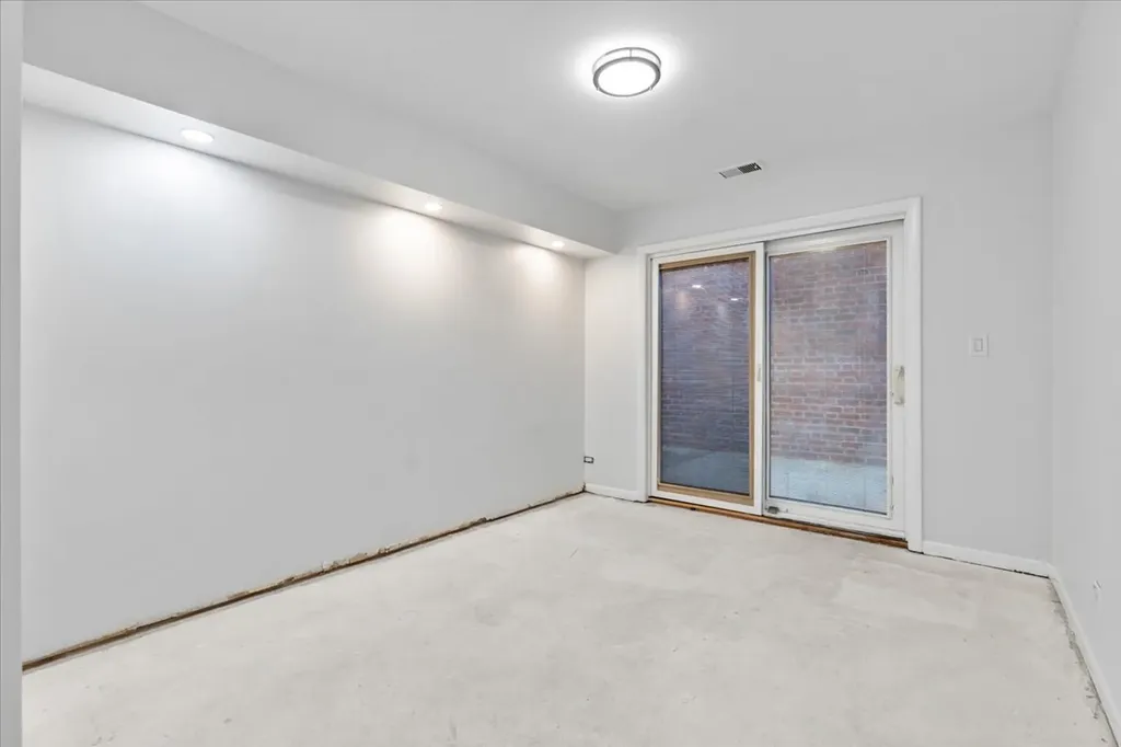 334 West Barry Avenue Chicago IL 60657