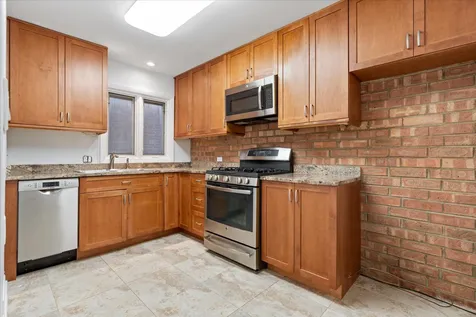 334 West Barry Avenue Chicago IL 60657