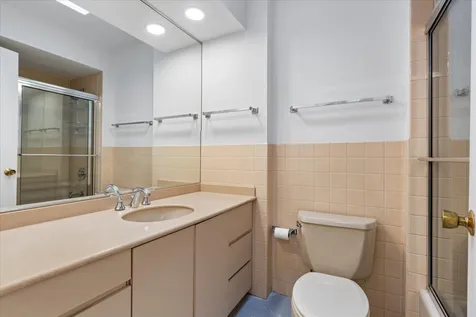 334 West Barry Avenue Chicago IL 60657