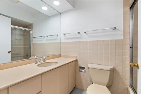 334 West Barry Avenue Chicago IL 60657
