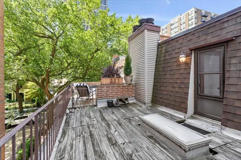 334 West Barry Avenue Chicago IL 60657