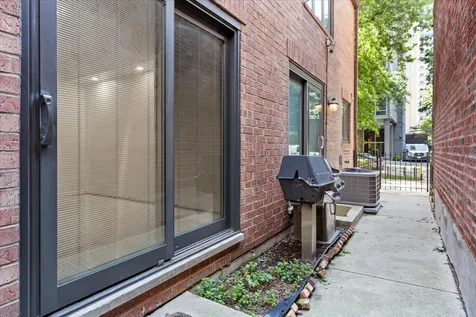334 West Barry Avenue Chicago IL 60657