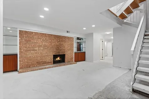 334 West Barry Avenue Chicago IL 60657