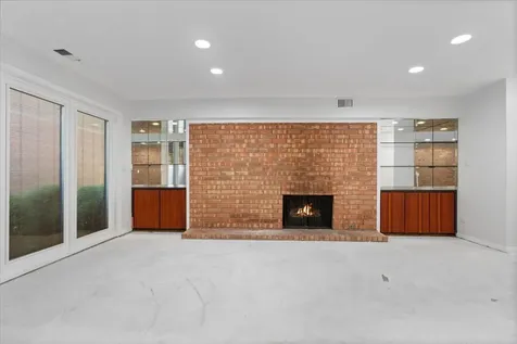 334 West Barry Avenue Chicago IL 60657