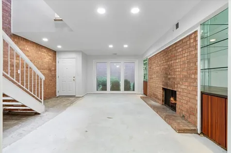 334 West Barry Avenue Chicago IL 60657