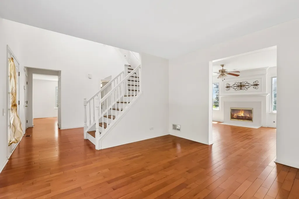 1704 Charlotte Circle Naperville IL 60564