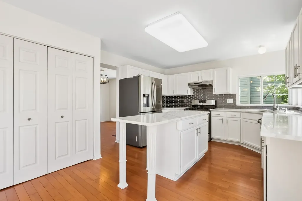 1704 Charlotte Circle Naperville IL 60564